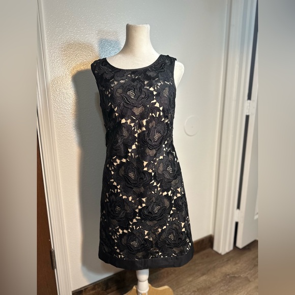 White House Black Market Womens Sheath Black floral Lace Overlay Dress Sz 2 - Picture 16 of 16